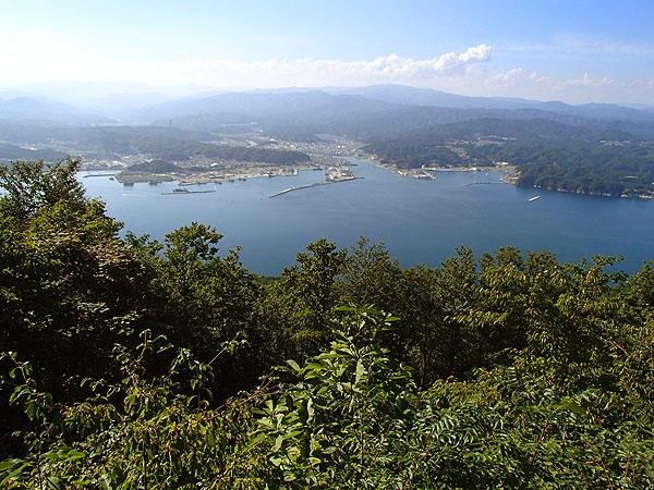 月山の展望台からは宮古が一望出来る